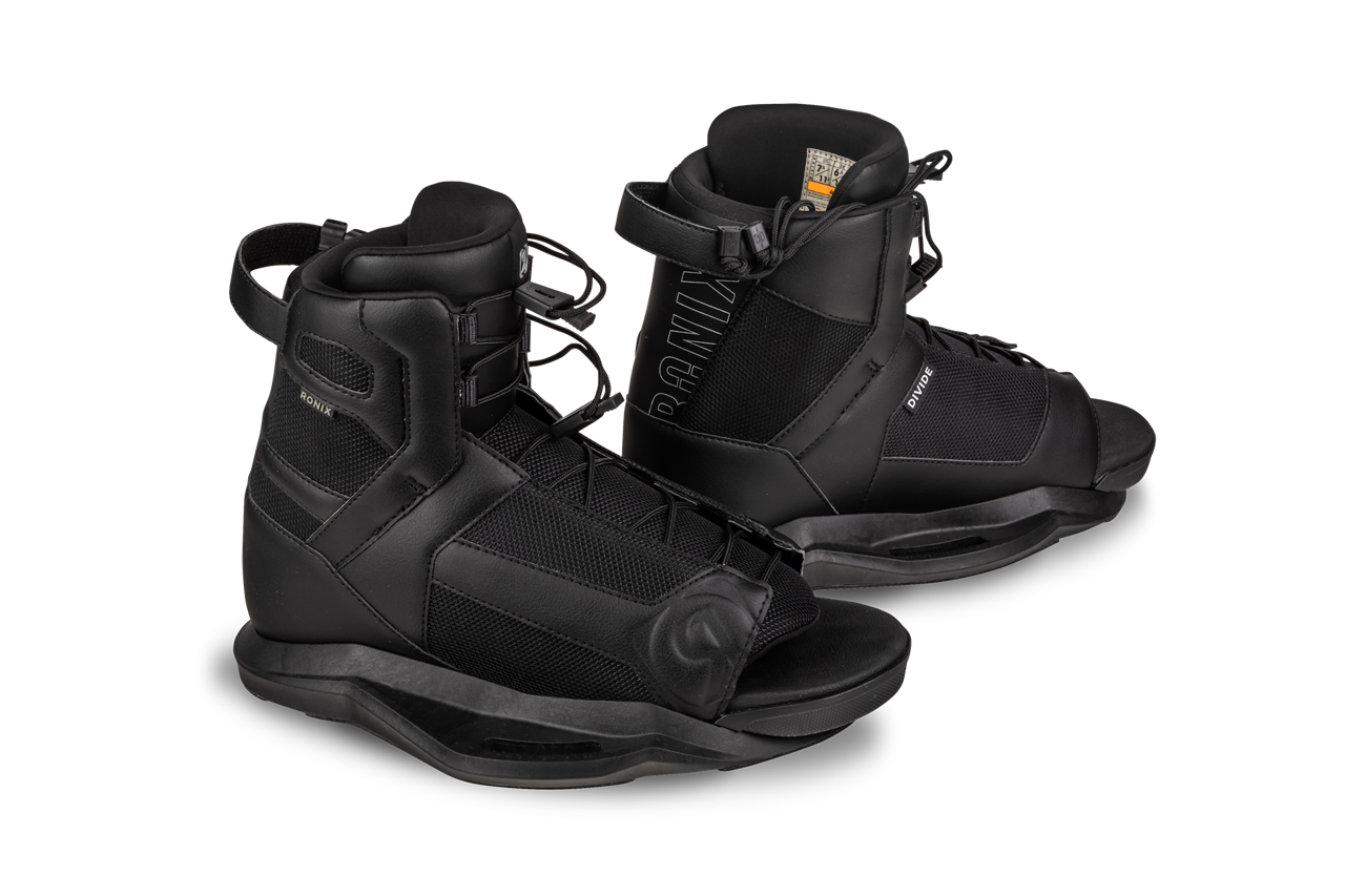 2025 Ronix Boys District Wakeboard With Ronix Divide Bindings