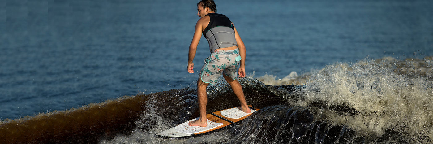 Wakesurfing